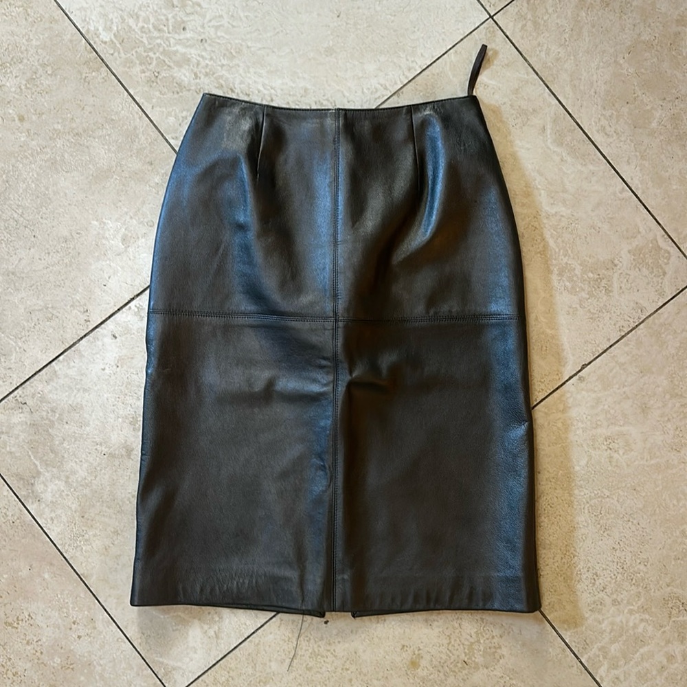 Black lined genuine leather skirt-